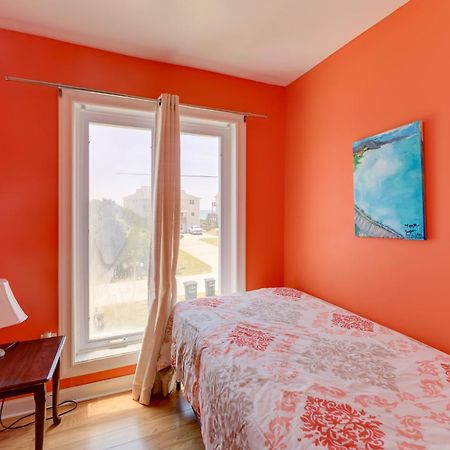 West Of The Moon Ocean Apt With Beach Access! Emerald Isle Luaran gambar
