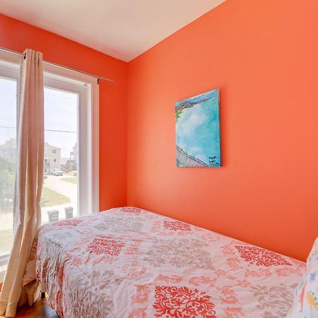 West Of The Moon Ocean Apt With Beach Access! Emerald Isle Luaran gambar