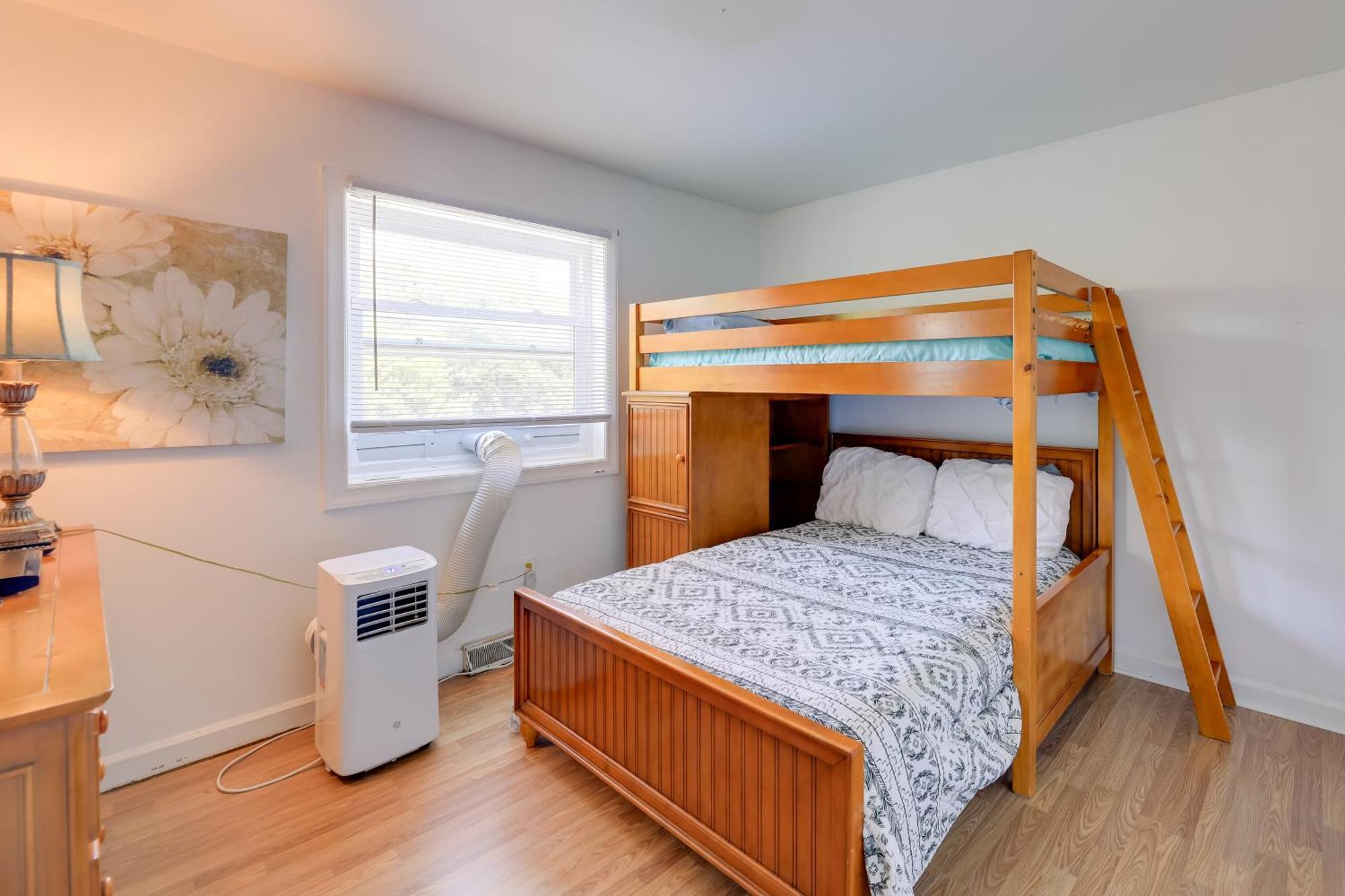 West Of The Moon Ocean Apt With Beach Access! Emerald Isle Luaran gambar