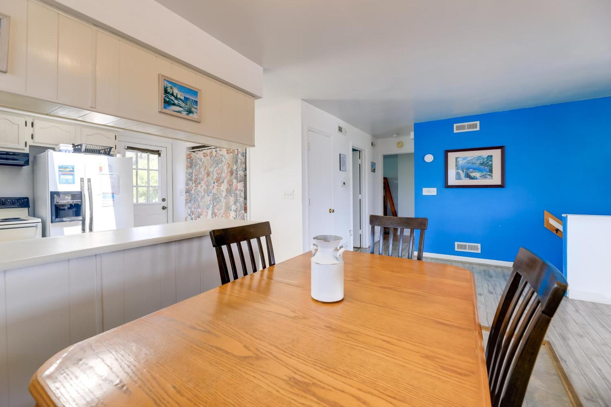 West Of The Moon Ocean Apt With Beach Access! Emerald Isle Luaran gambar