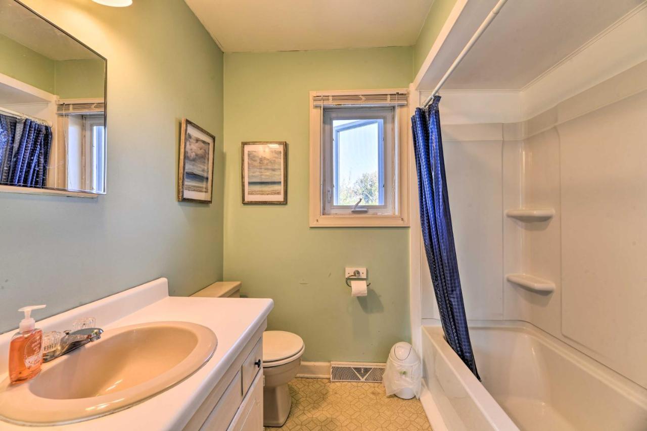 West Of The Moon Ocean Apt With Beach Access! Emerald Isle Luaran gambar