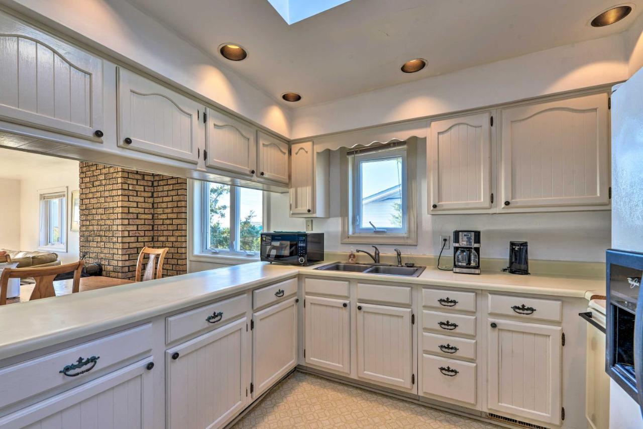 West Of The Moon Ocean Apt With Beach Access! Emerald Isle Luaran gambar